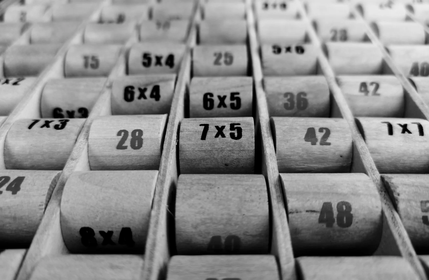Numbers showing math problems as a strategy for improving articulation when speaking out loud for kids