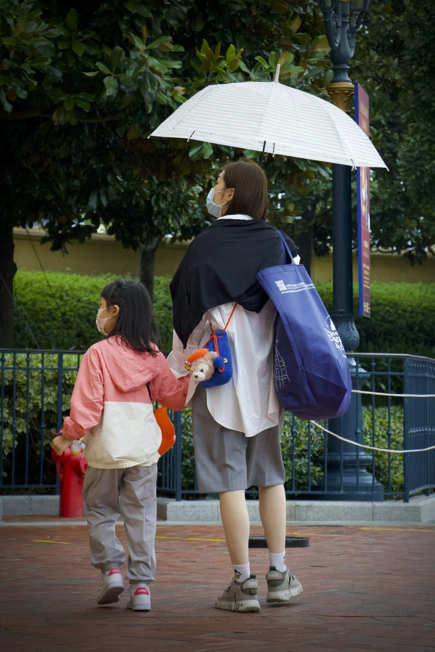Child imagining and predicting future events